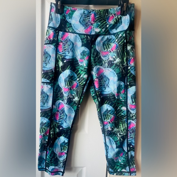 NWOT CVG-Constantly Varied Gear Miami Skull Print Capri Leggings Size M - Picture 3 of 7